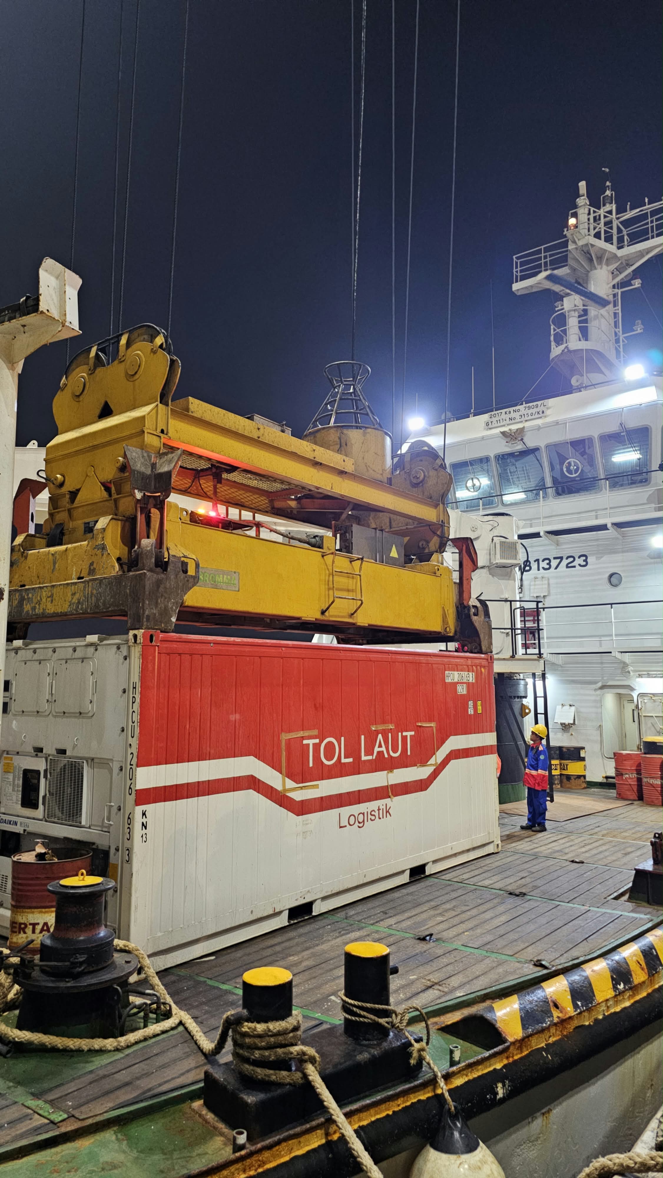 Hari ke-12 SAR KMP Virgo Transport 8, Kemenhub Kirim KN Kunyit Angkut Reefer Container ke Ring 1 Area Operasi